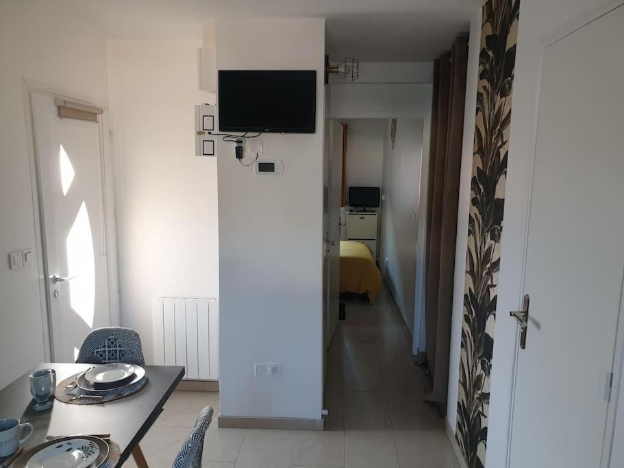 Fleur D'or Proche Rer C Evry Apartment